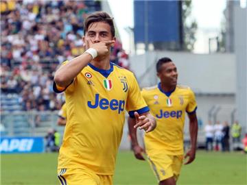 Schoss Juventus im Alleingang zum Sieg: Paulo Dybala (l). Foto: Elisabetta Baracchi