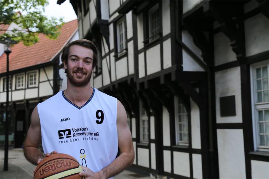 „Wir mussten Lehrgeld zahlen“ Schreibt nach jedem Spieltag über das zurückliegende Spiel für uns: LippeBaskets-Forward Lukas Mersch.
