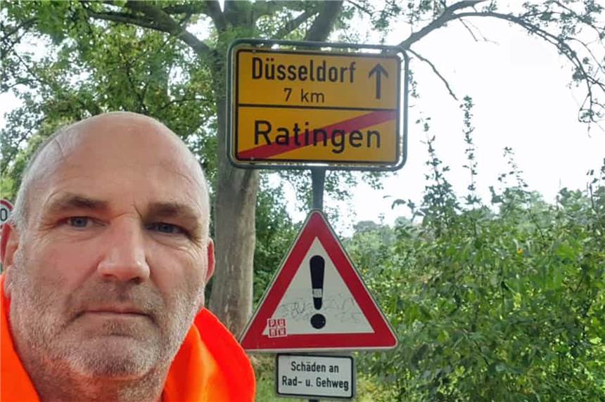 Schritt für Schritt kommt Berthold Kortbus seinem Ziel näher - bei Regen und bei Sonne.