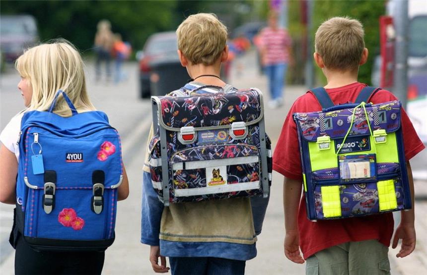 So soll der Schulweg in Olfen sicherer werden Schüler auf ihrem Schulweg (Symbolbild).