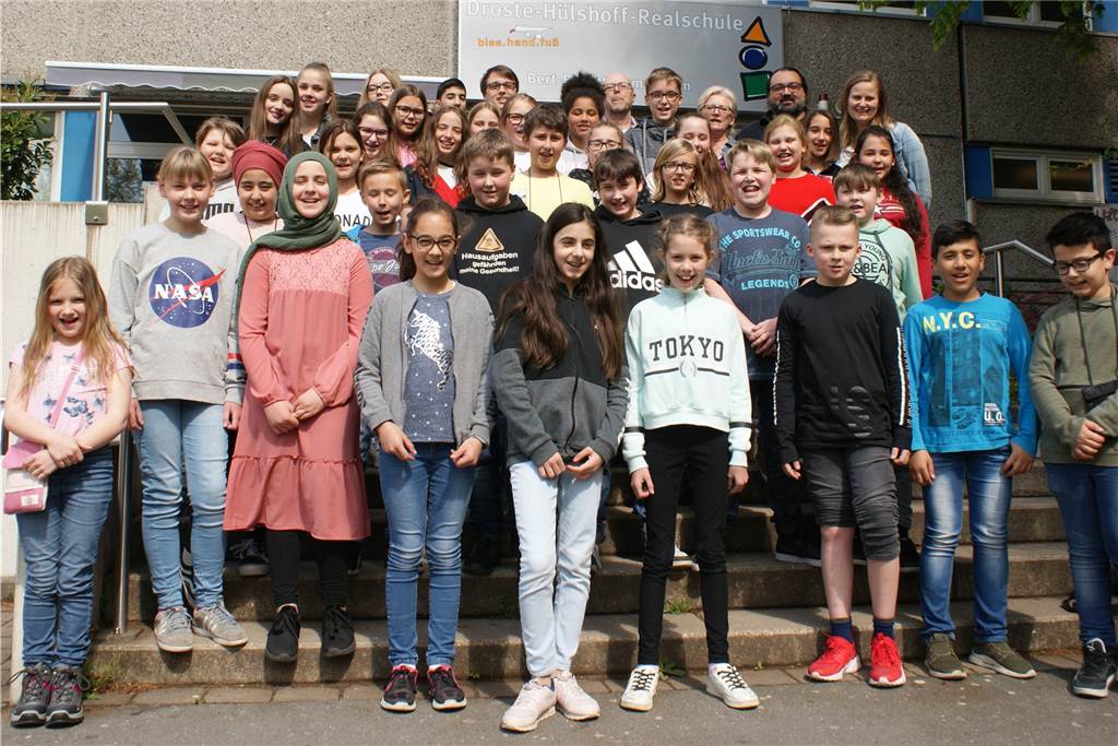 Auf der Suche nach Europa im Herzen von Dortmund: Schüler stellen Film-Clip vor Schüler der Droste-Hülshoff-Realschule sind überrascht, wie viel Arbeit es bedeutet einen kleinen Film zu drehen. Unter Applaus wurde das Ergebnis des Drehs am Montag vorgeführt.