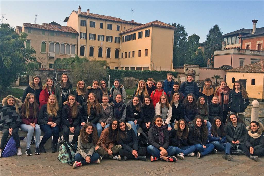 Michele Gasperini vom Eiscafé San Vito zur Corona-Krise: „Das ist doch eine Katastrophe!“ Schüler des Geschwister-Scholl-Gymnasiums Stadtlohn während eines Austausches in Stadtlohns Partnerstadt San Vito al Tagliamento in der Region Friaul-Julisch Venetien.