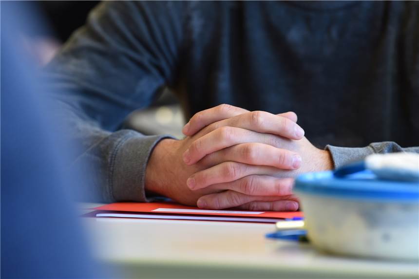 Prüflinge können freiwillig zur Schule kommen - Hygienestandards fraglich Schüler, die in NRW vor Abschlussprüfungen stehen, können in der nächsten Woche wieder in die Schule kommen - müssen es aber nicht.