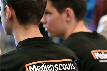 Schüler sind vielfältig digital unterwegs. Das kann auch zu Problemen führen. Medienscouts bieten hier Hilfe auf Augenhöhe.