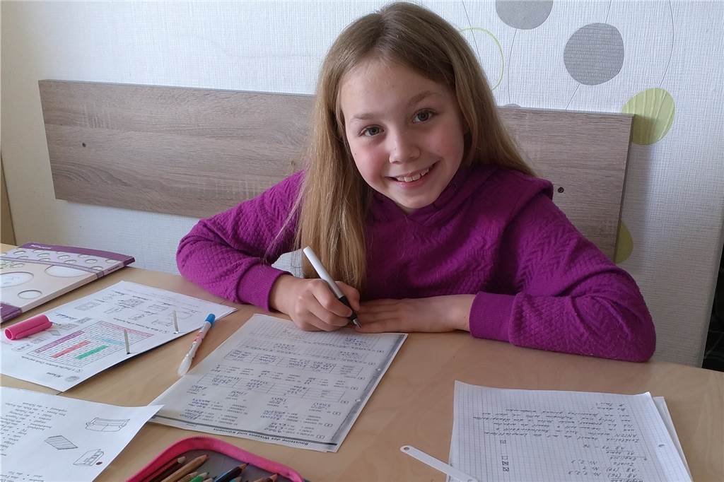 Schülerinnen wie Isabel Lütgebaucks erledigten ihre Aufgaben über Wochen nur per Fernunterricht.