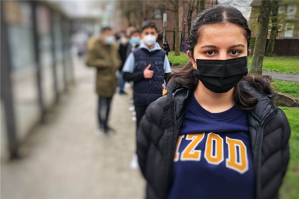 „Was gerade passiert, bewegt sie wirklich“: Schwerter Schüler bilden Menschenkette für den Frieden Schülersprecherin Shaymaa Ismael (16): „Wir alle wollten einfach etwas tun.“