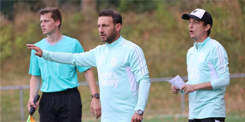 BSV Schüren patzt in Iserlohn: Trainer Kalpakidis wird deutlich und fordert Neuzugänge Schüren-Trainer Dimitrios Kalpakidis ärgerte sich nach der Niederlage in Iserlohn extrem.