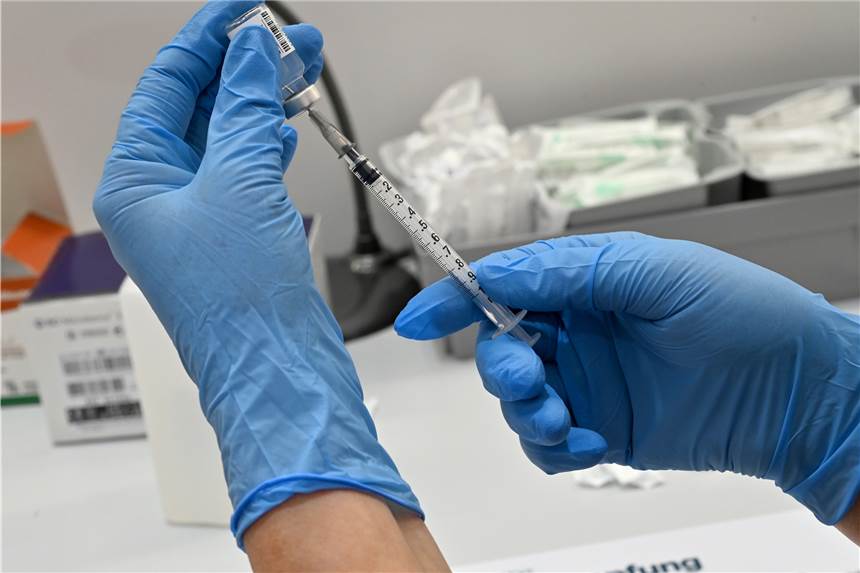 Neue Corona-Variante: Schützt die Corona-Impfung auch vor Omikron? Schützen die derzeit verfügbaren Corona-Impfstoffe auch gegen die neue Variante Omikron?