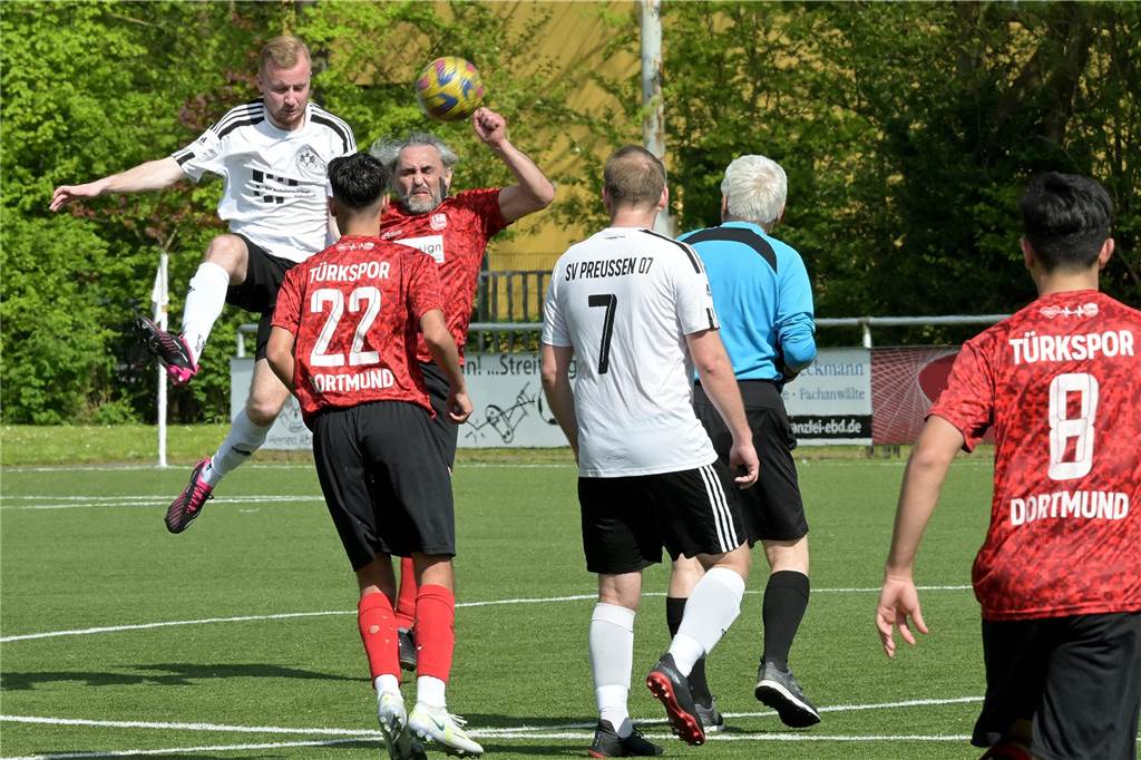 Schützenfest: Preußen Lünen fertigte Türkspor Dortmund II mit 9:2 ab.