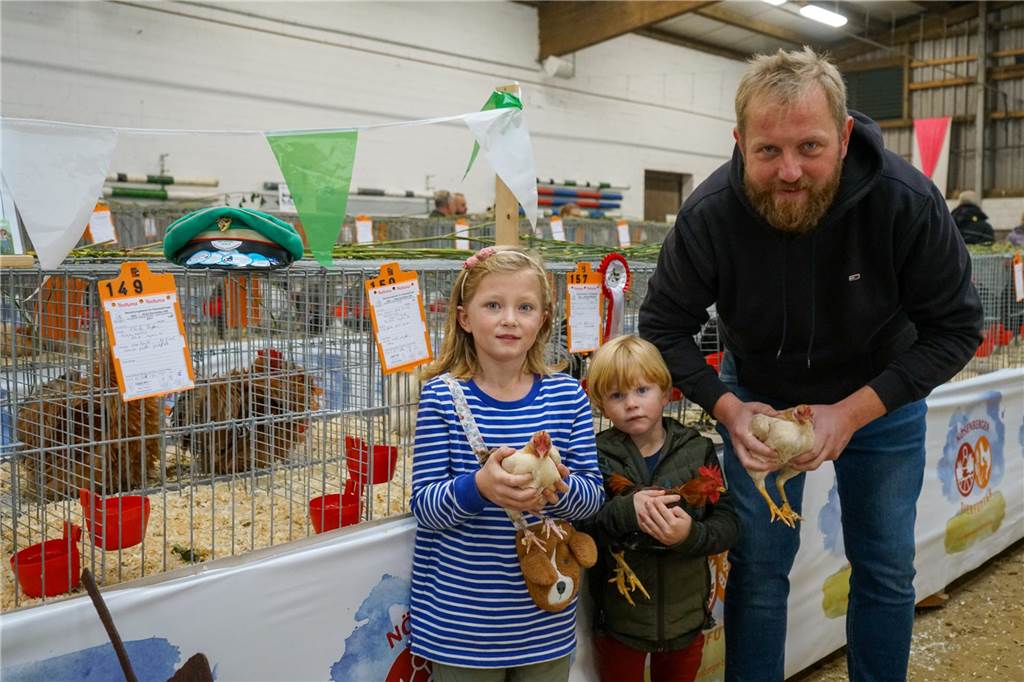 Schützenkönig „Otti“ und seine Kinder waren auch mit dabei: Sie stellten altenglische Zwerg-Kämpfer aus. 