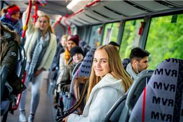 Schulbusse fahren aktuell nicht, Mit Fahrgemeinschaften fahren deshalb die Schüler zur Gesamtschule Nordkirchen.
