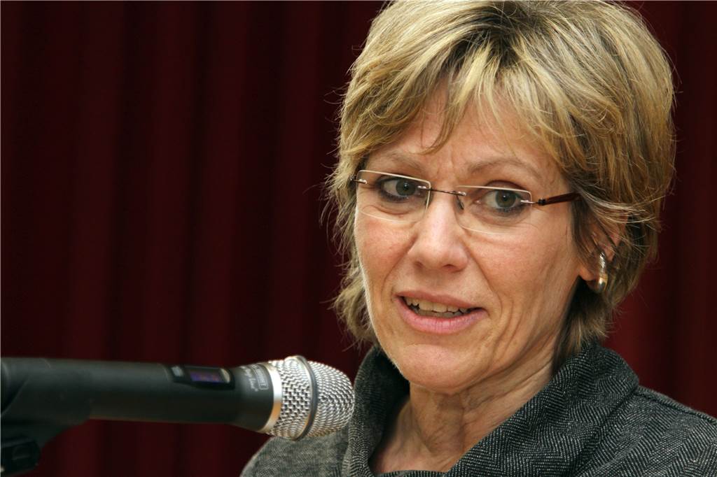 Schuldezernentin Daniela Schneckenburger blickt mit Sorgen auf den Schulstart nach den Sommerferien.