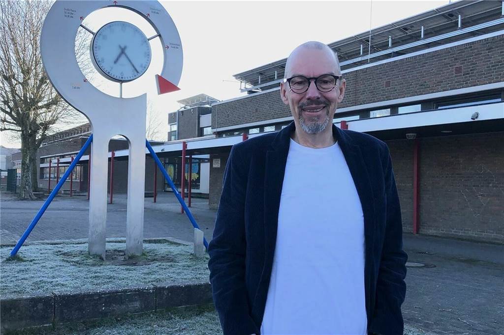 Schulleiter Ulrich Vomhof bevorzugt ebenfalls die Standorte auf dem Schulgelände.