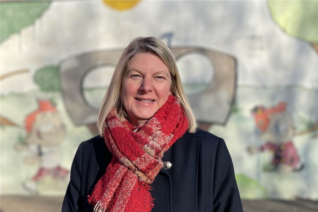 Hangeney-Grundschule: Neues Spielgerät lässt weiterhin auf sich warten Schulleiterin Almuth Grau wünschte sich im Sinne der Schüler einfachere Abläufe innerhalb der Verwaltung, wenn es um Kauf und Einbau eines Spielgeräts geht.