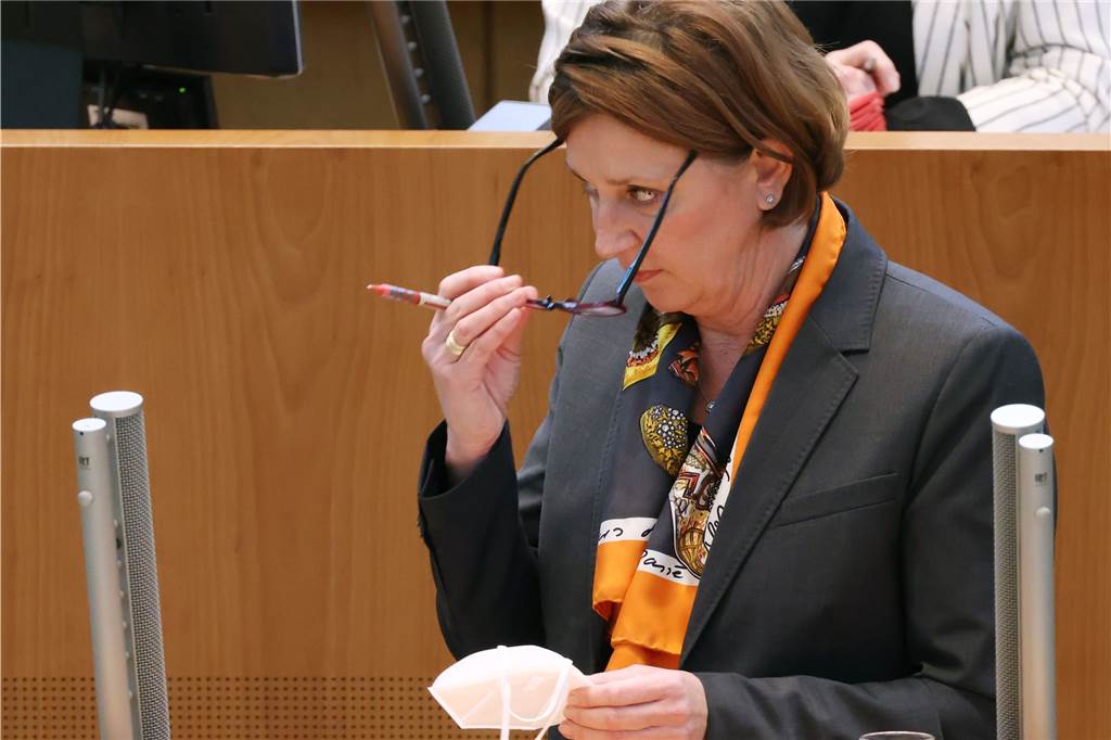 Sturm in Schwerte: Mehrere Einsätze für die Feuerwehr – So wird das Wetter am Samstag Schulministerin Yvonne Gebauer hat die landesweite Schließung der Schulen für Donnerstag angeordnet