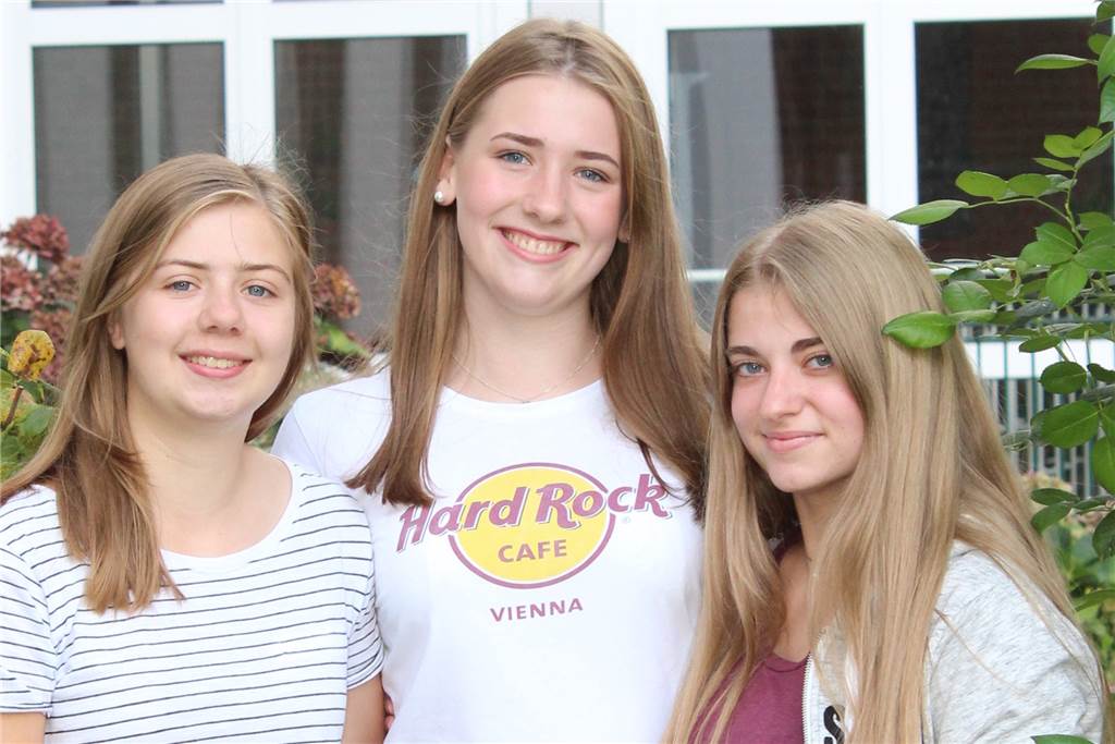 Schulcheck: Gymnasium St. Ursula vermittelt nicht nur Wissen, sondern auch Werte Schulsprecherinnen Julia Plänker, Greta Albersmann und Melissa Borutta