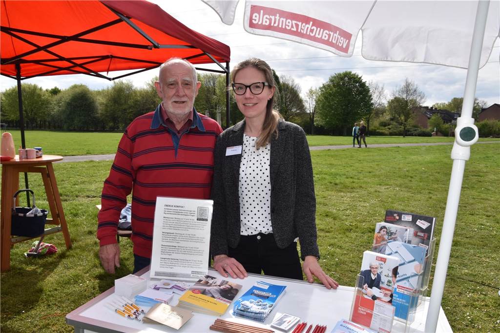 Schulterschluss mit der Verbraucherberatung: Hans-Georg Fohrrmeister und Pia Blödow.