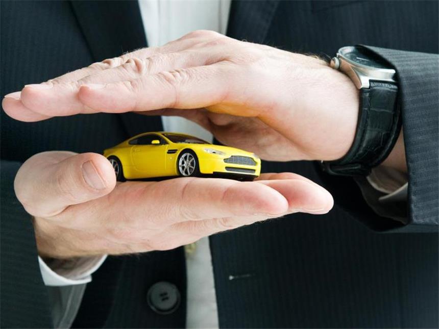 Kfz-Versicherung dürfte für viele Fahrer teurer werden Schutz fürs Auto: Kfz-Versicherungen dürften bald teurer werden. Foto: Franziska Gabbert
