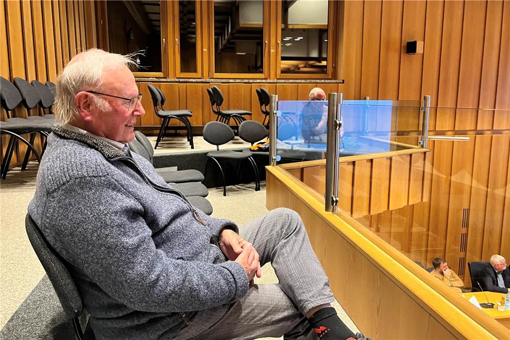 Weg für die Brücke ist frei: Denkmalschutz erlaubt neue Brücke über die Gräfte "Schwamm drüber", sagt Rudi Mensing über die Querelen der Vergangenheit. Der 87-Jährige blickt nun der weiteren Planung einer Brücke über die Gräfte freudig entgegen.