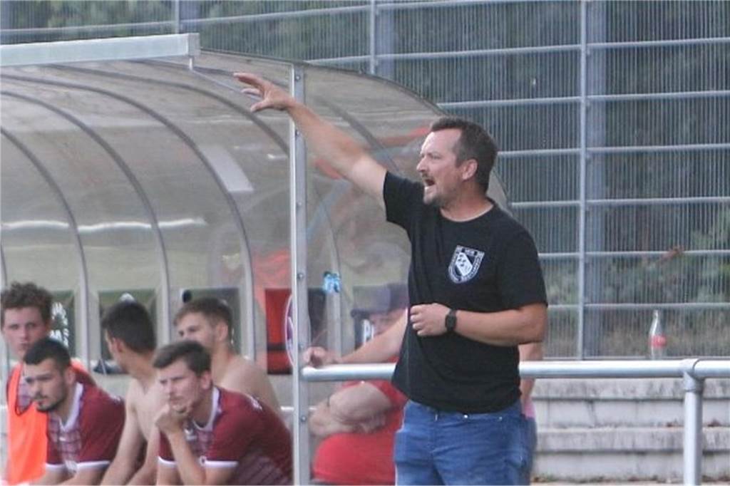 Sickingmühler SV meldet Mannschaft ab: Zweiter Rückzug im Fußballkreis RE in einer Woche Schwarzer Tag für Sickingmühle: Thorsten Betke (r.) hat die Senioren vom Spielbetrieb abgmeldet.