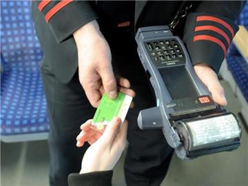 Schwarzfahren soll bald mit 60 Euro geahndet werden. Foto: Franz-Peter Tschauner/Archiv