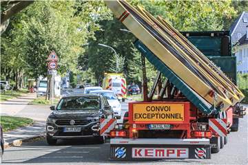 Schwer beladene LKWs fahren seit über drei Jahren durch die Dortmunder Kreuzstraße, vorbei an Schulen und Wohnhäusern. 