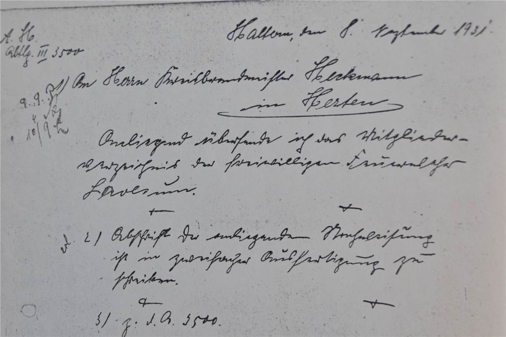 Löscheimer, TuS und Kriegsheimkehrer: Halterns besondere Feuerwehr Etwas schwer zu entziffern: die Gründungsschrift der Lavesumer Löscheinheit von 1931.
