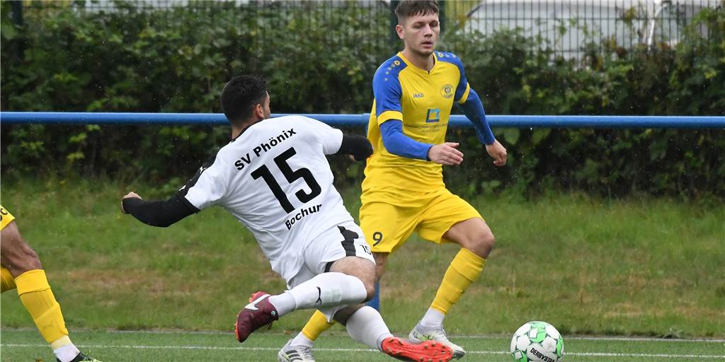 Spvg Schwerin bleibt nach Spiel gegen Phönix Bochum unbesiegt – Trainer ist aber sauer Schwerins Nico Bothe (r) traf gegen Phönix Bochum per Elfmeter zum 1:1. Danach fielen noch zwei weitere Tore.