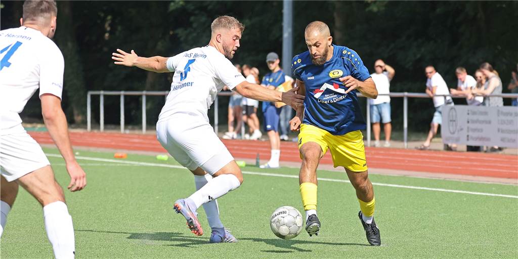 Spvg Schwerin: Öztürk bekam nach schwerer Verletzung eine gute Nachricht Schwerins Yalim-Dogan Öztürk (am Ball) ist aktuell verletzt.