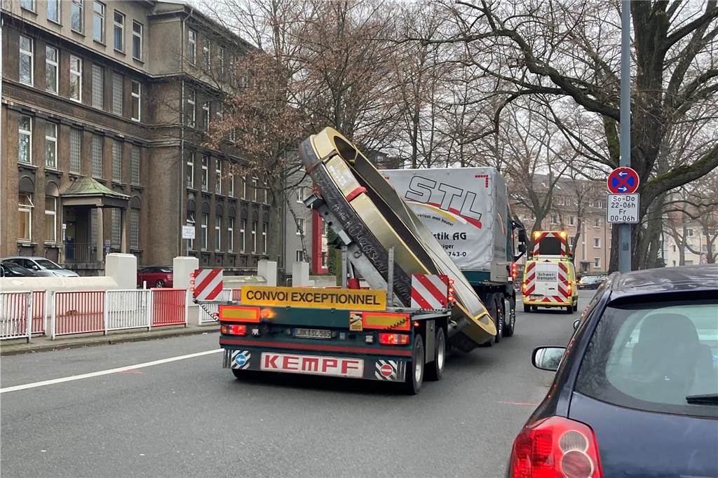 Viele Brücken in Dortmund sind marode – Bauarbeiten über Jahre drohen Schwertransporte mit Stahlringen fahren regelmäßig über die Kreuzstraße, weil eine Brücke an der Lange Straßen für schwere Lkw gesperrt ist.
