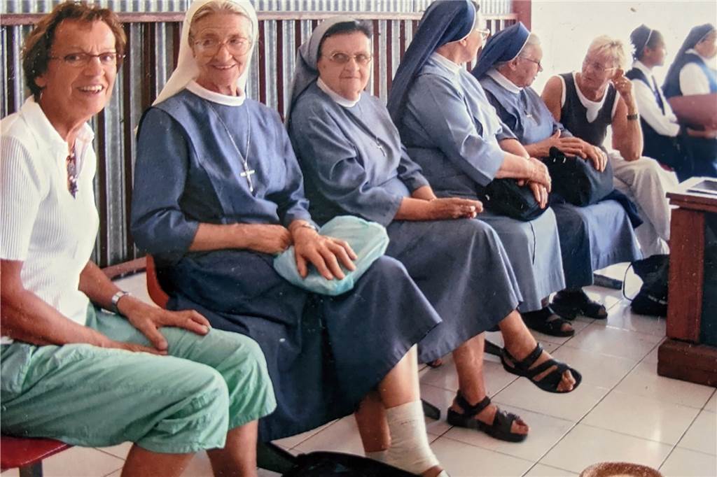 Aus fernen Ländern zurück: Zwei Schwestern in Dorsten beim seltenen Heimatbesuch vereint Frauen in Krankenhaus.