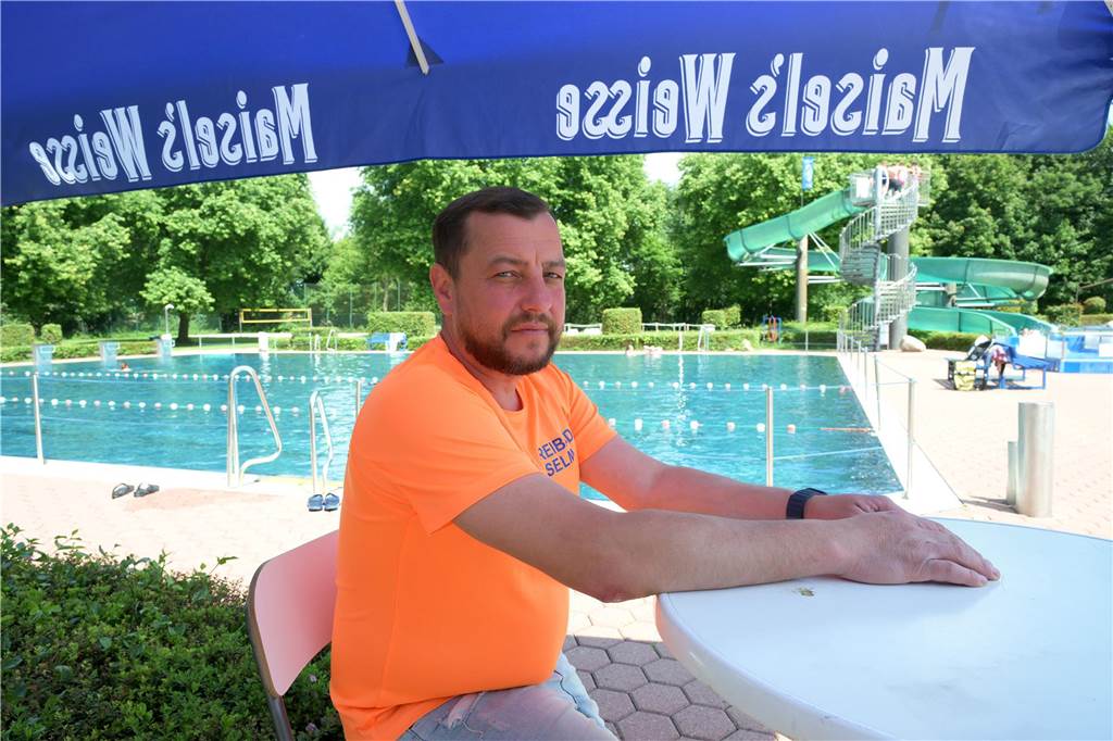 Früher Freibadstart „lohnt sich immer“: Viele gute Badetage angesagt Schwimmmeister Sergej Wjasovski