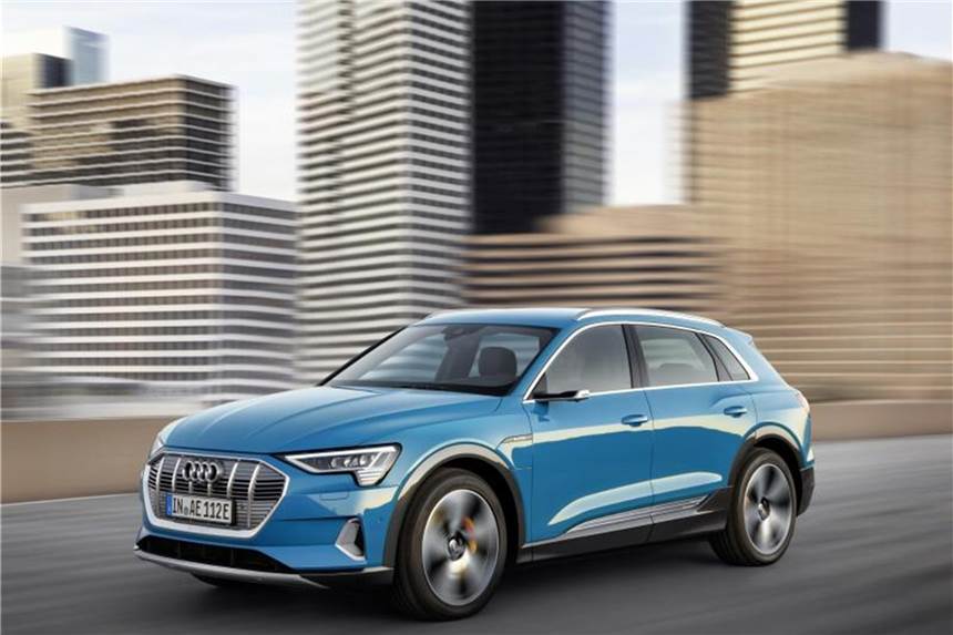 Audis E-Tron kommt für etwa 80.000 Euro Schwimmt mit dem Strom: Auch Audis erstes rein elektrisches Auto für die Serie kommt wie einige Konkurrenten im SUV-Format. Foto: Audi