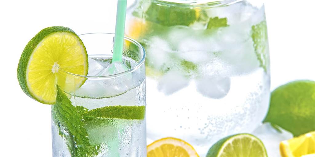 Heiße Tage durchstehen: Perfekte Durstlöscher und hilfreiche Tipps Schwitzen, einen kühlen Kopf bewahren, durchhalten und viel Trinken. So schaffen Sie die nächsten Tage.