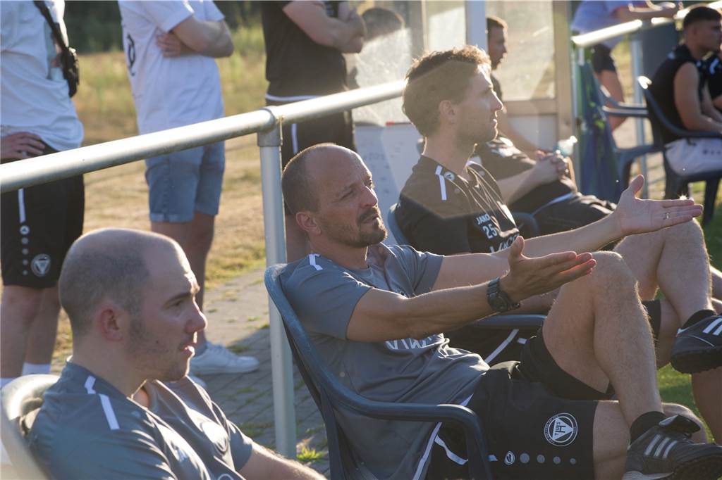 TuS-Trainer Amendt über seine Verlängerung, Ziele und eine Veränderung Sebastian Amendt (h.) bleibt genauso beim TuS Haltern am See wie Oberliga-Trainer Timo Ostdorf (v.).