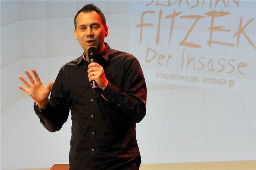 Corona-Absage: Lesung mit Sebastian Fitzek in der Rohrmeisterei am 17. März muss ausfallen Sebastian Fitzek im März 2019 bei der Lesung in der Rohrmeisterei, bei der er allerdings gesundheitlich angeschlagen war.