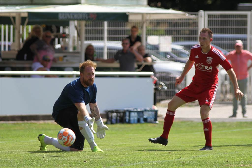 Hahne überragt bei erstem Saisonsieg des Lüner SV – am Ende gehen dem LSV die Spieler aus Sebastian Hahne (r.) traf doppelt für den Lüner SV, zielte in dieser Situation aber etwas zu genau.