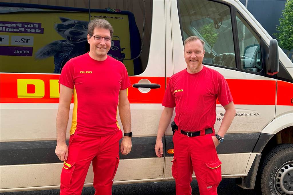 DLRG mit High-Tech-Drohne beim Hochwasser in Saarbrücken Sebastian Höhnerhaus (r.) und Pascal Sparenberg waren beim Hochwasser im Saarland im Einsatz.