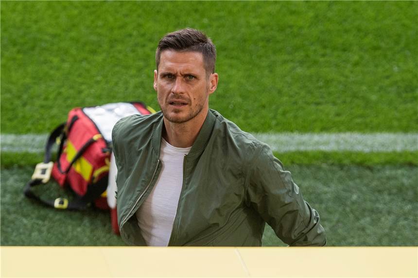 Entgeht Jadon Sancho einer BVB-Strafe? Sebastian Kehl äußert sich Sebastian Kehl hat sich zum Fehlverhalten von BVB-Star Jadon Sancho geäußert.