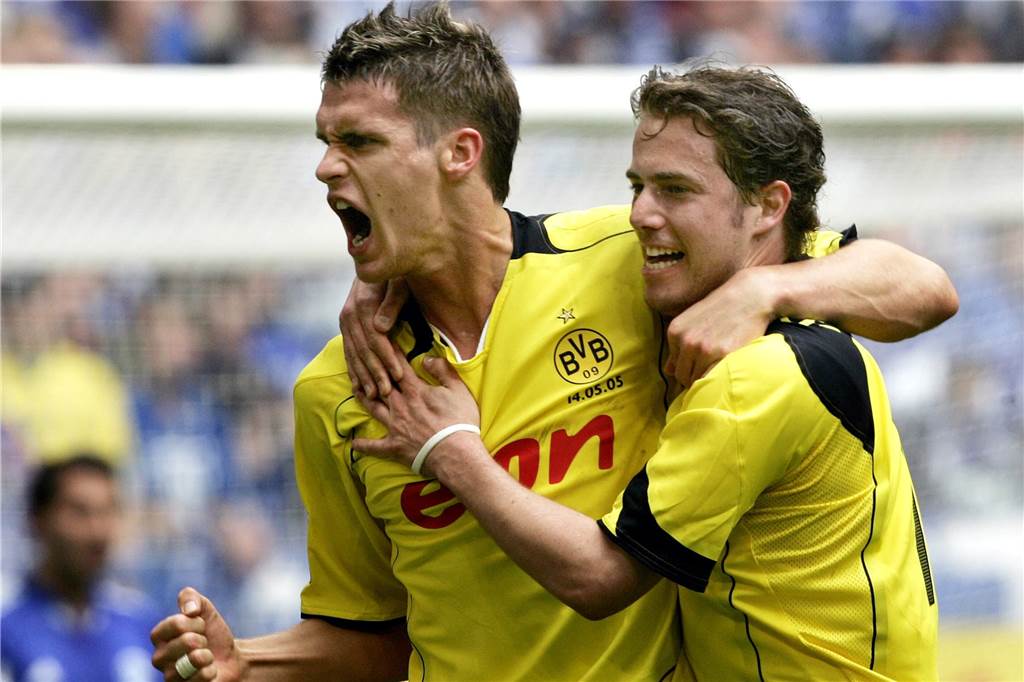 BVB-Nachwuchschef Lars Ricken über Moukoko: „Ich hatte Bedenken, ihn zu verpflichten“ Sebastian Kehl und Lars Ricken bejubeln einen Treffer im Derby gegen Schalke.