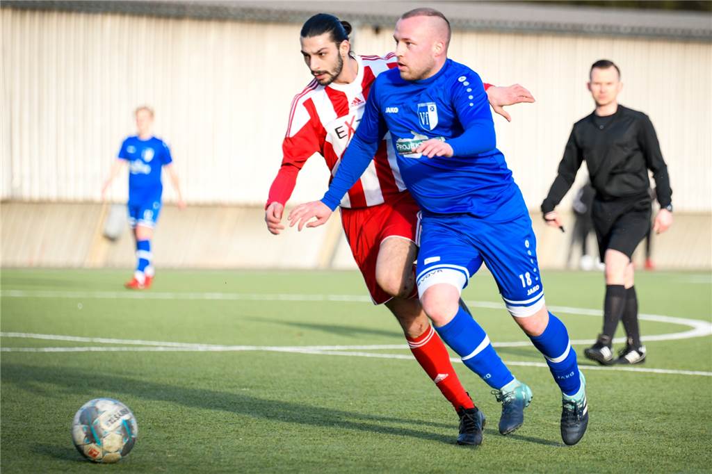 VfL Schwerte: Spieler gibt nach 15 Monaten Comeback – jetzt kommt der Tabellenführer Sebastian Kozlowski (r.) hat gegen den Lüner SV II sein Comeback gegeben.