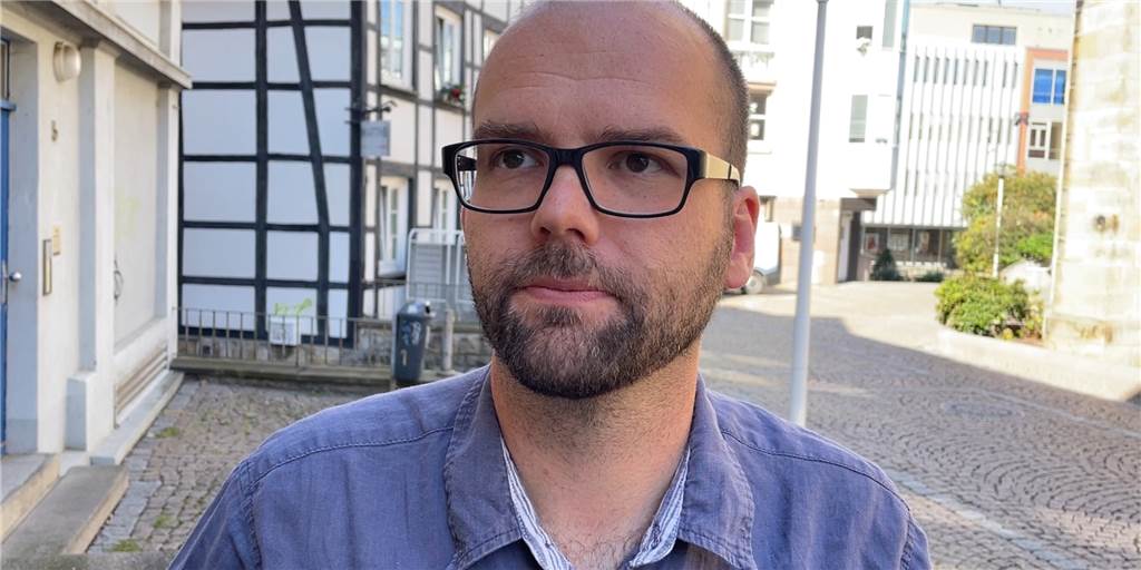 Sebastian Land gründet Bürger-Energiegenossenschaft für seine Tochter Sebastian Land setzt sich für eine Bürgerenergie-Genossenschaft ein.