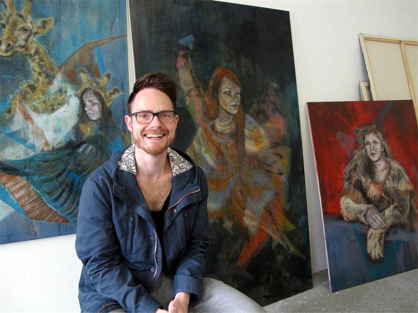 Halb Mensch, halb Tier - Sebastian Osterhaus' Bilder Sebastian Osterhaus in seinem neuen Atelier im Förderverein aktuelle Kunst an der Fresnostraße. Der junge Künstler kommt von der Dresdner Hochschule und will von Münster aus den Kunstmarkt mit seinen Chimären erobern.