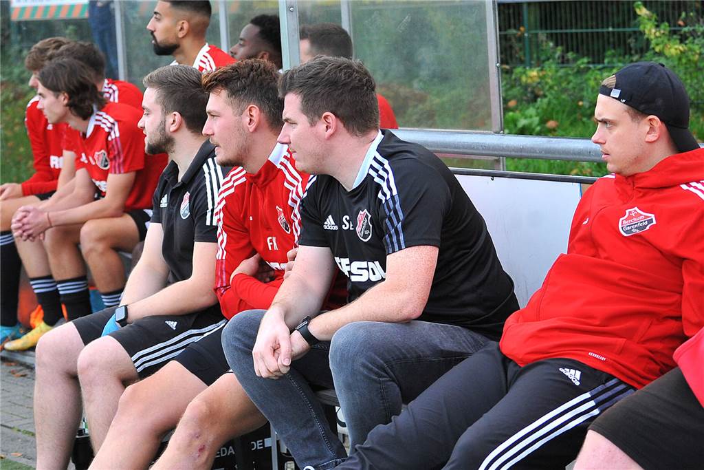 Sebastian Schulte (2.v.re.) ist seit Jahren nah an der Mannschaft des SC Berchum/Garenfeld.