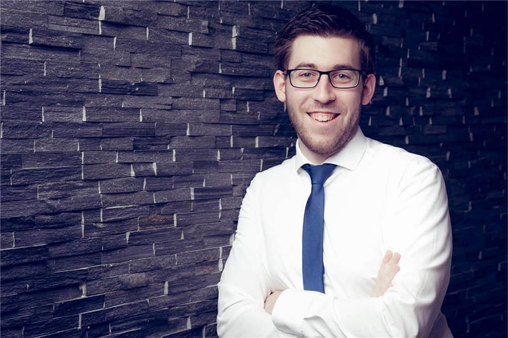 Gegen die Online-Angst von Senioren: Neue Digitalgiserugsoffensive Sebastian Stierle von der Volksbank Westmünsterland informiert zum Thema Online-Banking.
