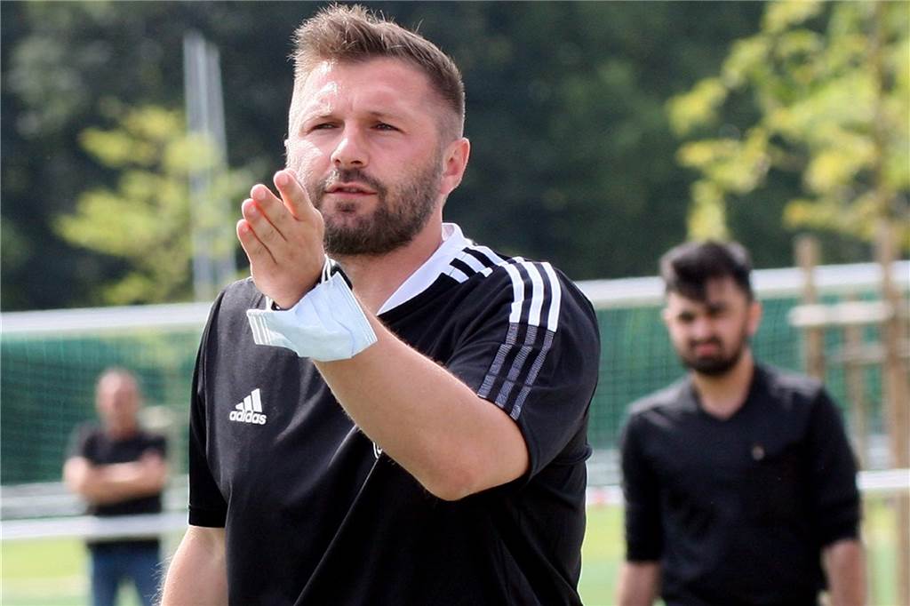Das teuerste Team der Liga hat Sonntag nur vier Auswechselspieler und keinen Ersatztorwart Sebastian Tyrala gehen die Spieler aus.