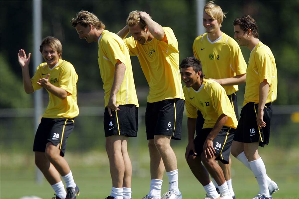 Ex-BVB-Profi und -Nationalspieler bestätigt, dass er Trainer von Türkspor Dortmund wird Sebastian Tyrala (l.) spielte achtmal für den BVB.