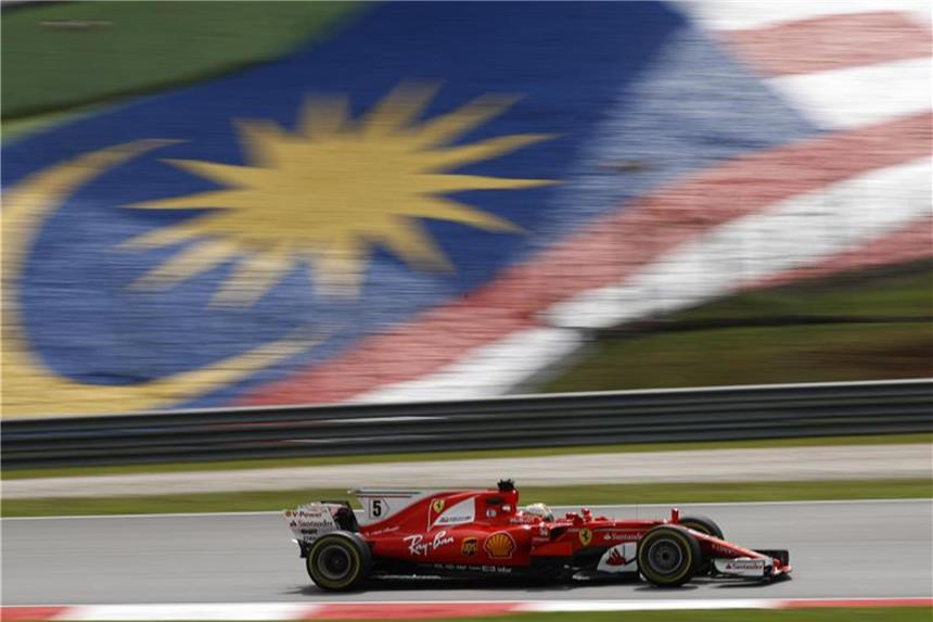 Hamilton holt sich Malaysia-Pole vor Räikkönen Sebastian Vettel fährt beim Abschlusstraining die zweitschnellste Zeit. Foto: Eric To