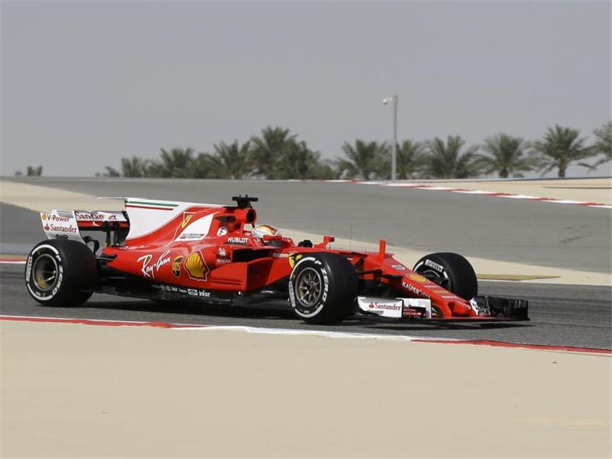 Vettel mit Bestzeit in Bahrain, aber auch Problemen Sebastian Vettel fuhr im ersten Training die Bestzeit. Foto: Luca Bruno