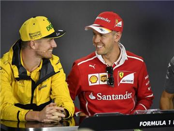 Sebastian Vettel hat in der WM-Wertung einen Punkt Vorsprung vor Lewis Hamilton. Foto: Zsolt Czegledi